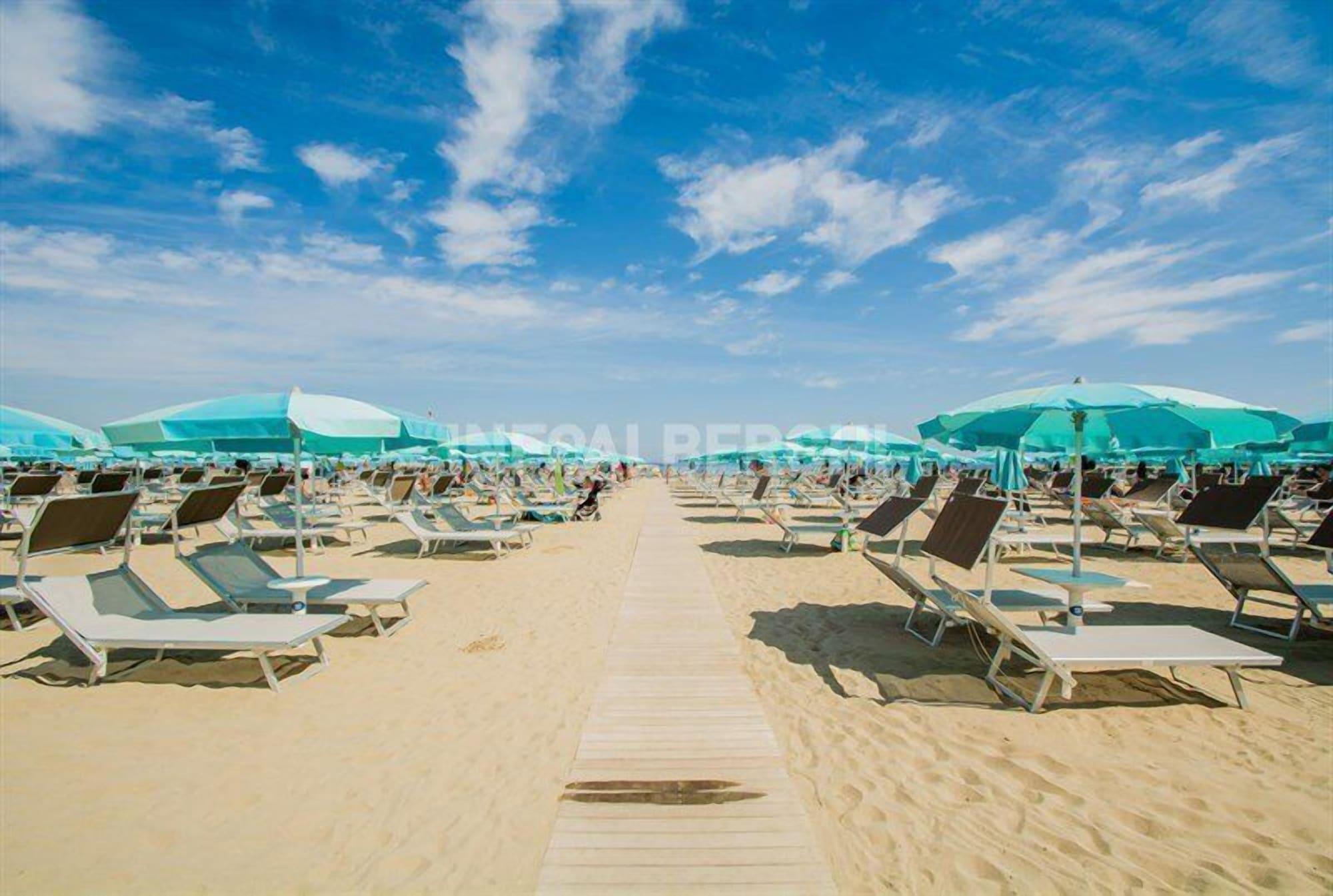 Hotel River Fronte Mare Con Piscina Rimini Luaran gambar