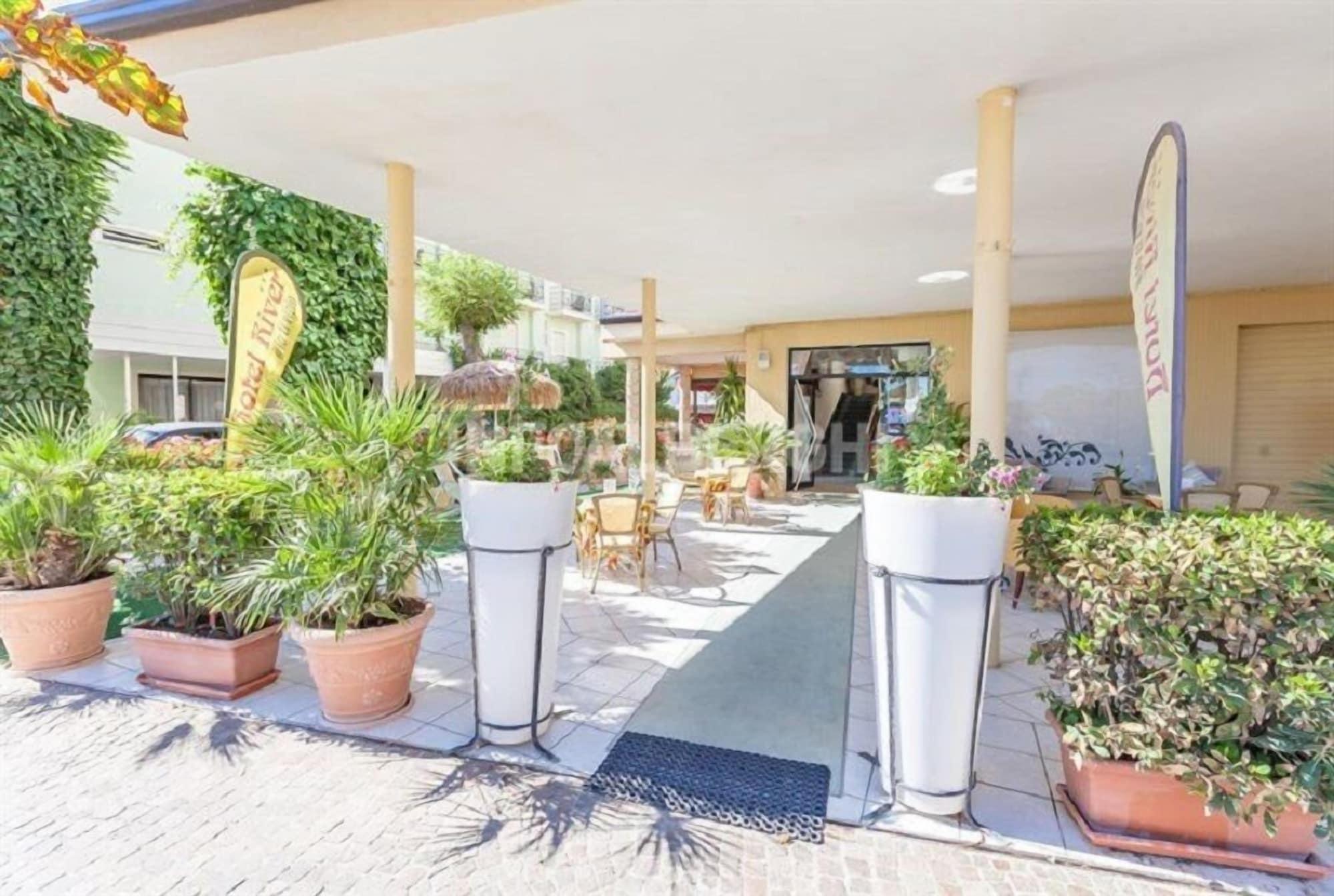Hotel River Fronte Mare Con Piscina Rimini Luaran gambar