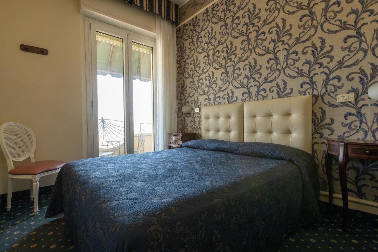 Hotel River Fronte Mare Con Piscina Rimini Luaran gambar