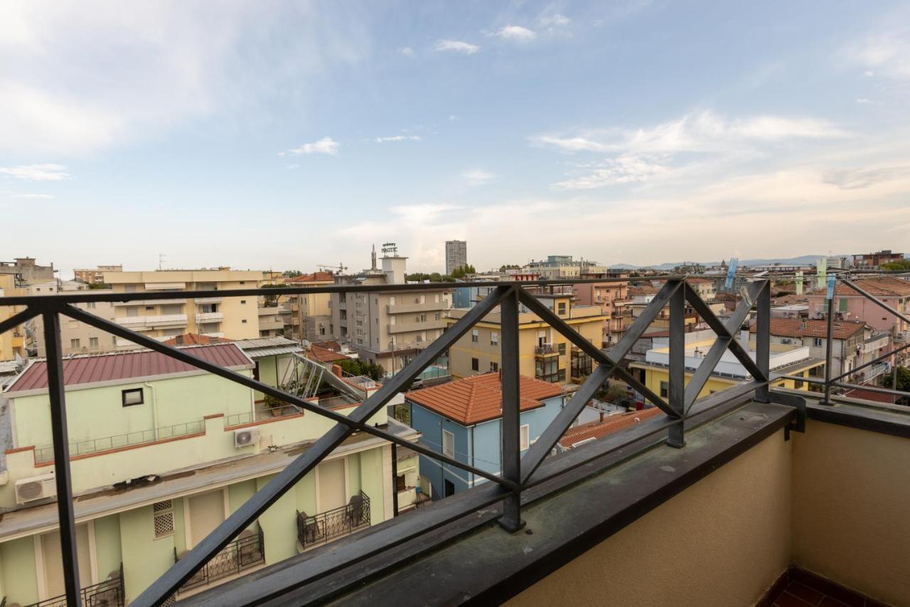 Hotel River Fronte Mare Con Piscina Rimini Luaran gambar