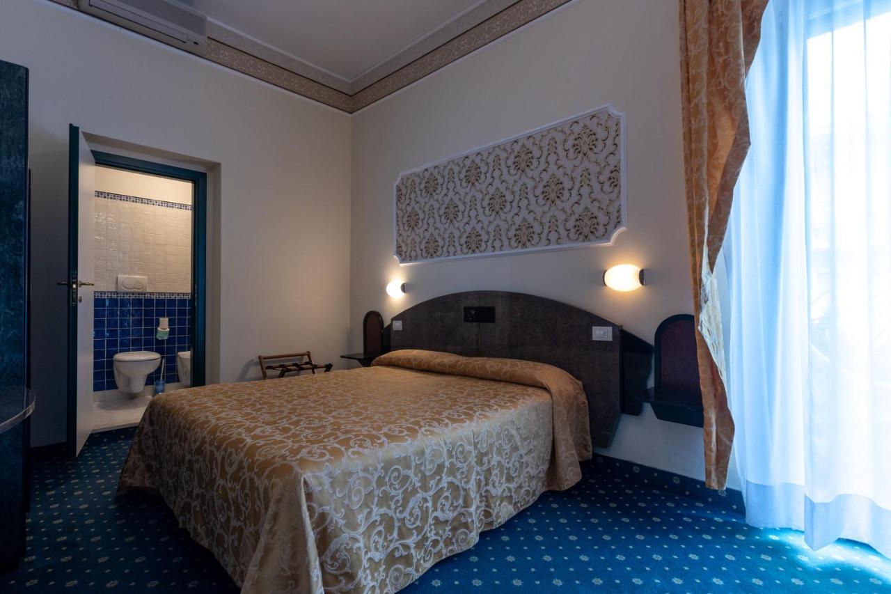 Hotel River Fronte Mare Con Piscina Rimini Luaran gambar
