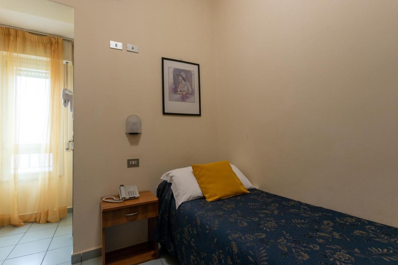 Hotel River Fronte Mare Con Piscina Rimini Luaran gambar
