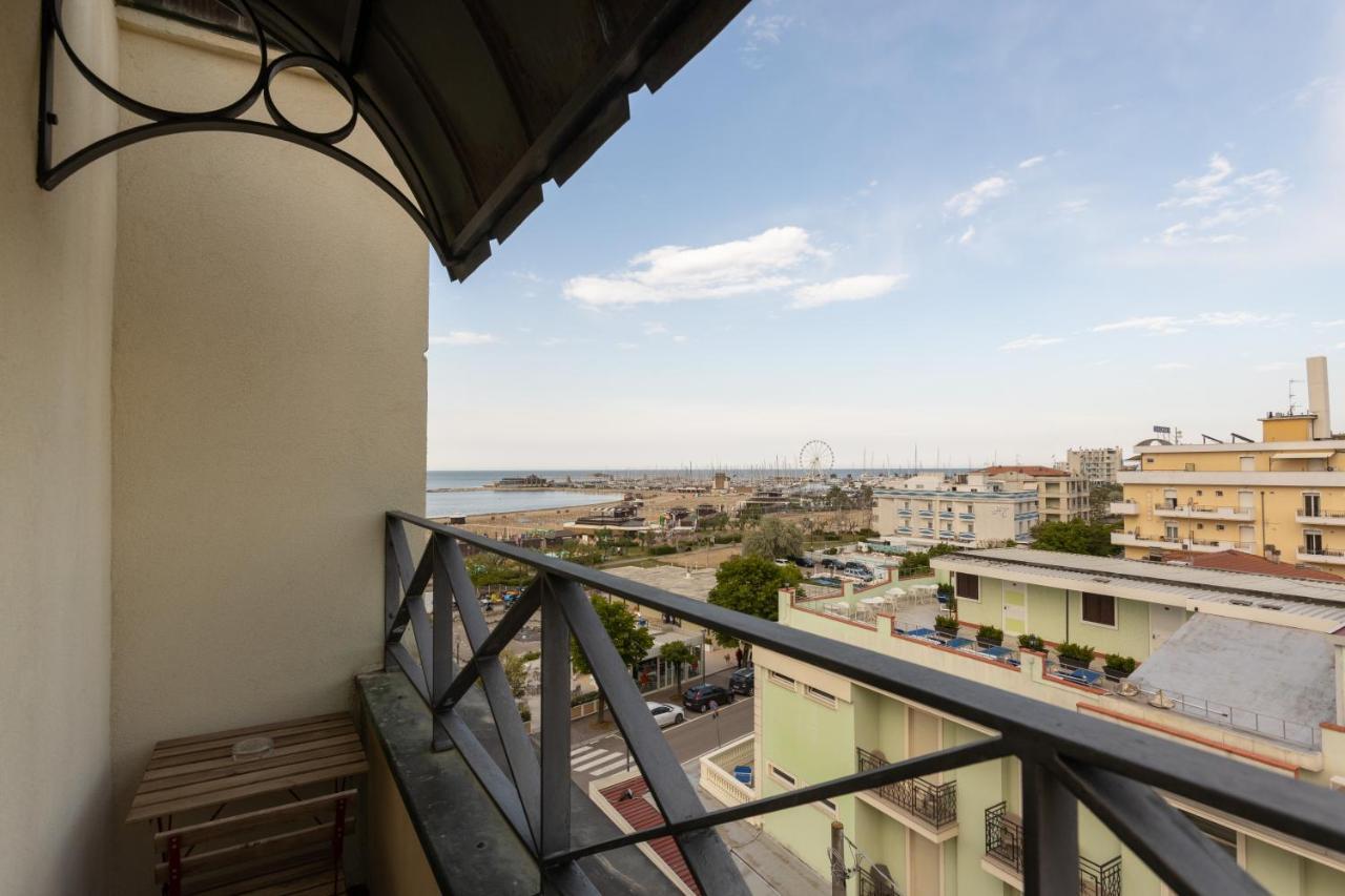 Hotel River Fronte Mare Con Piscina Rimini Luaran gambar