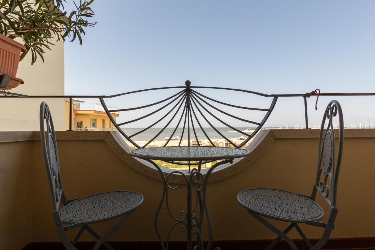 Hotel River Fronte Mare Con Piscina Rimini Luaran gambar